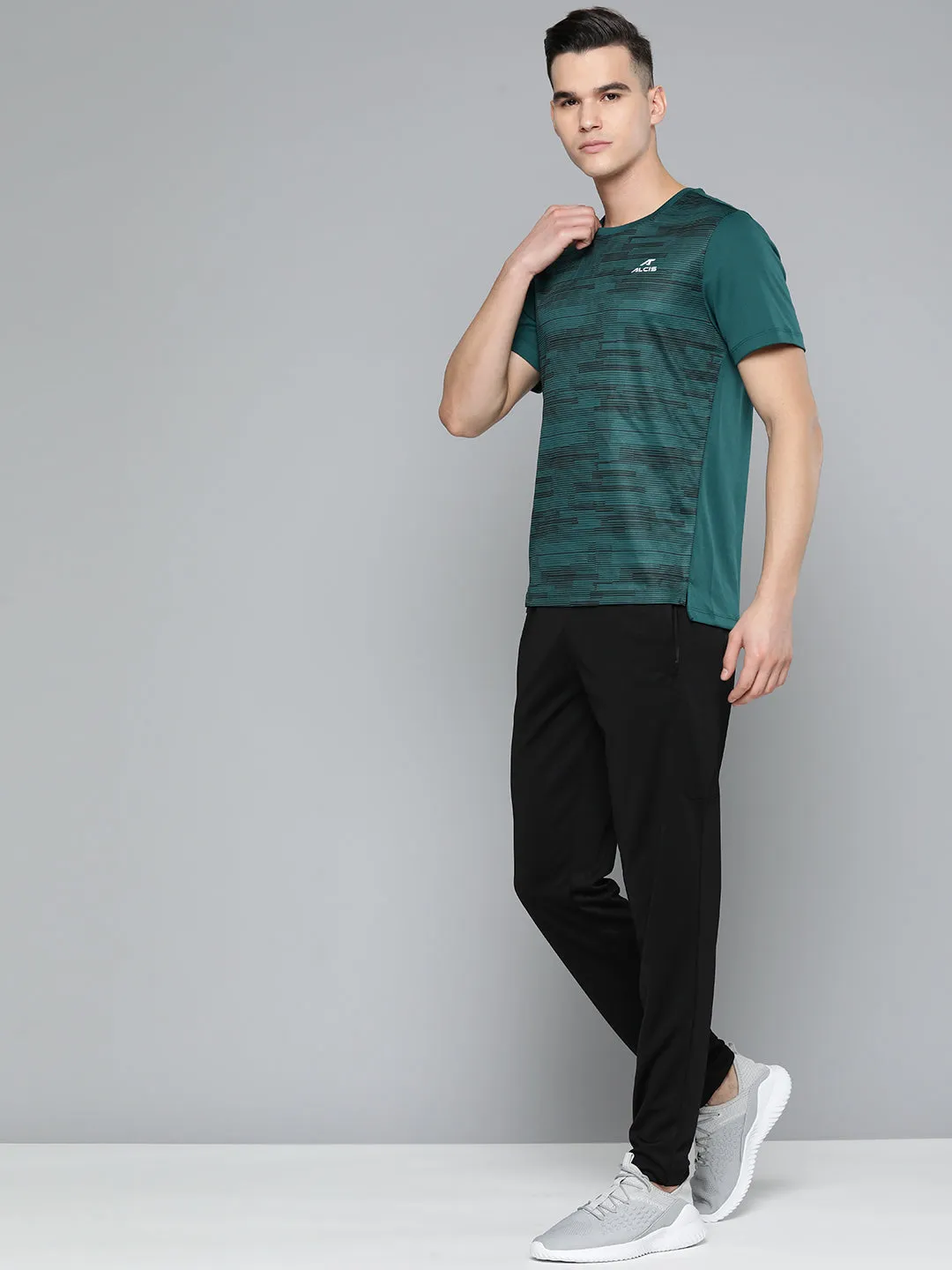 Alcis Men Green Black Printed Slim Fit Sports T-shirt