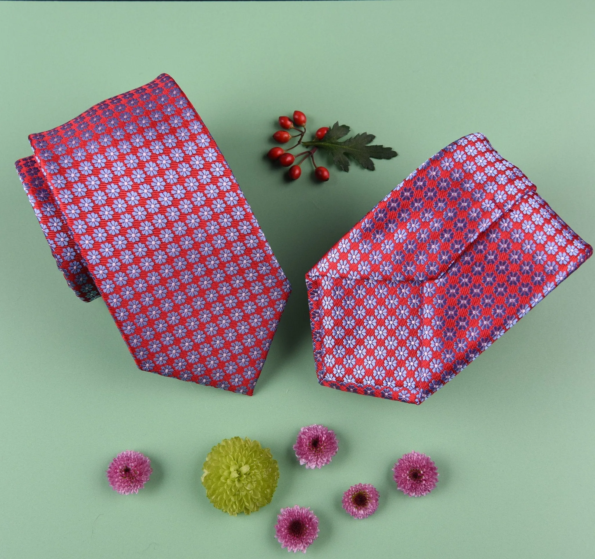 Blue Winter Floral Daisy Red Fashion Luxury Modern Tie 3"