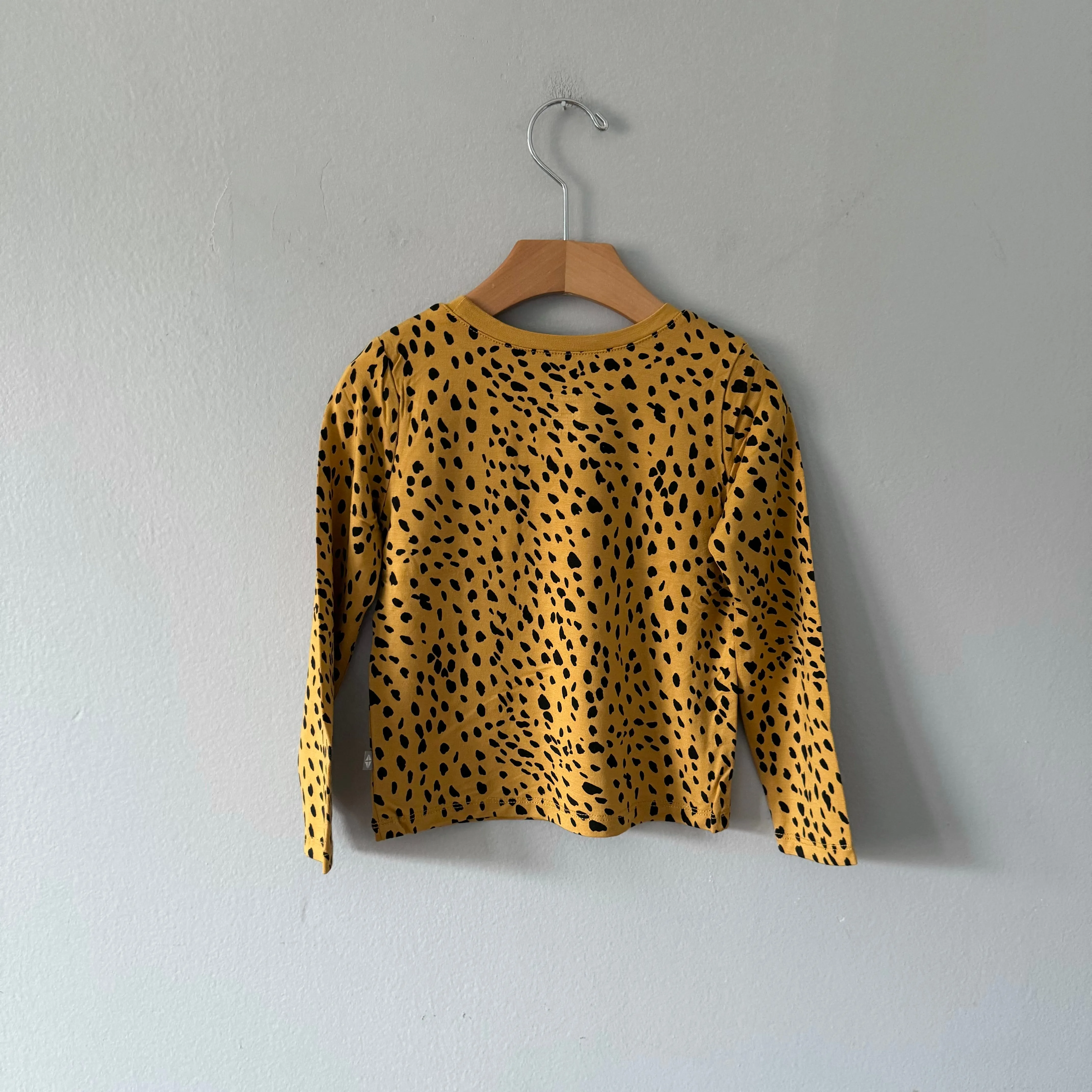 Kyte Baby / Long sleeve crew neck tee - Marigold Cheetah / 3T