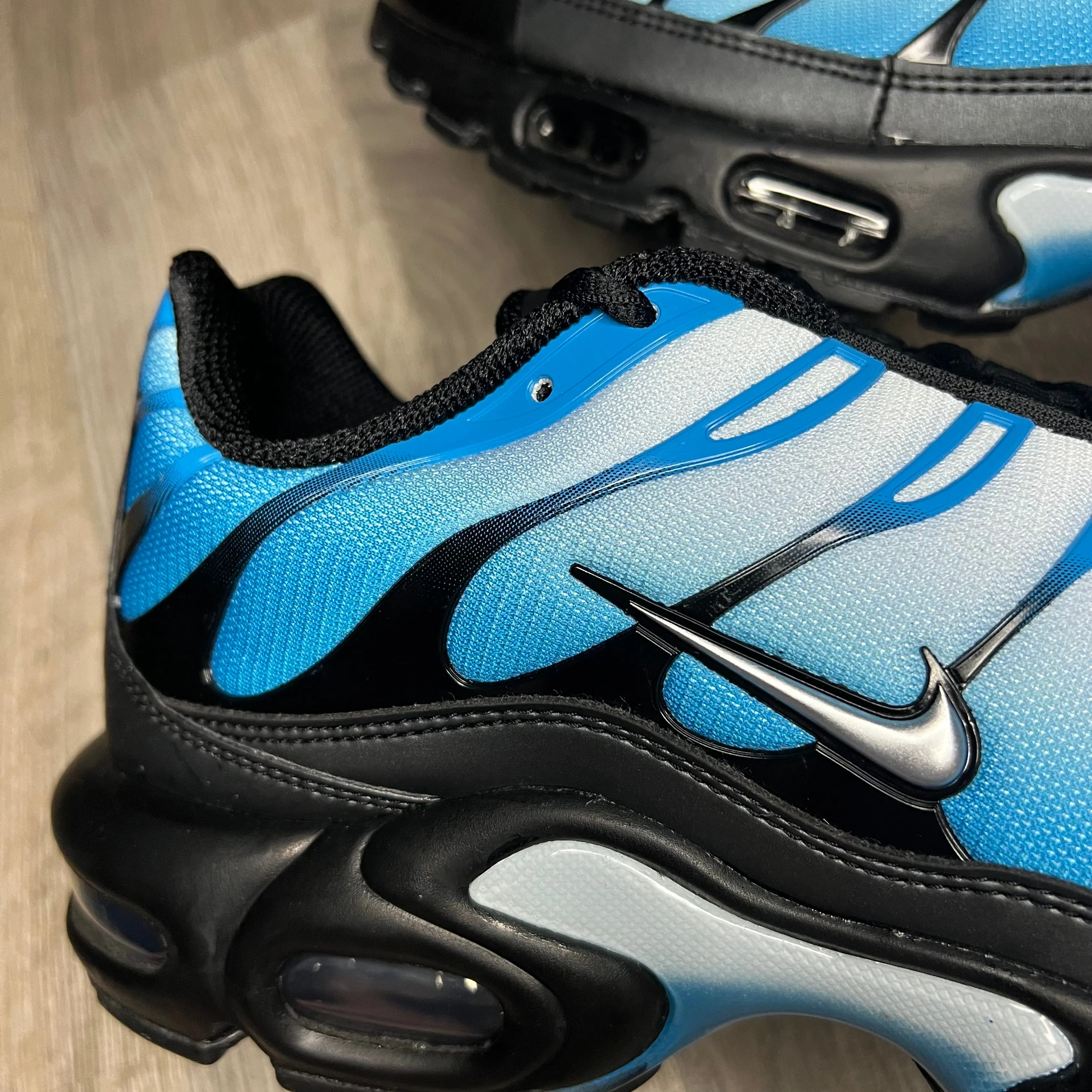 Nike Air Max Plus Black Blue Gradient