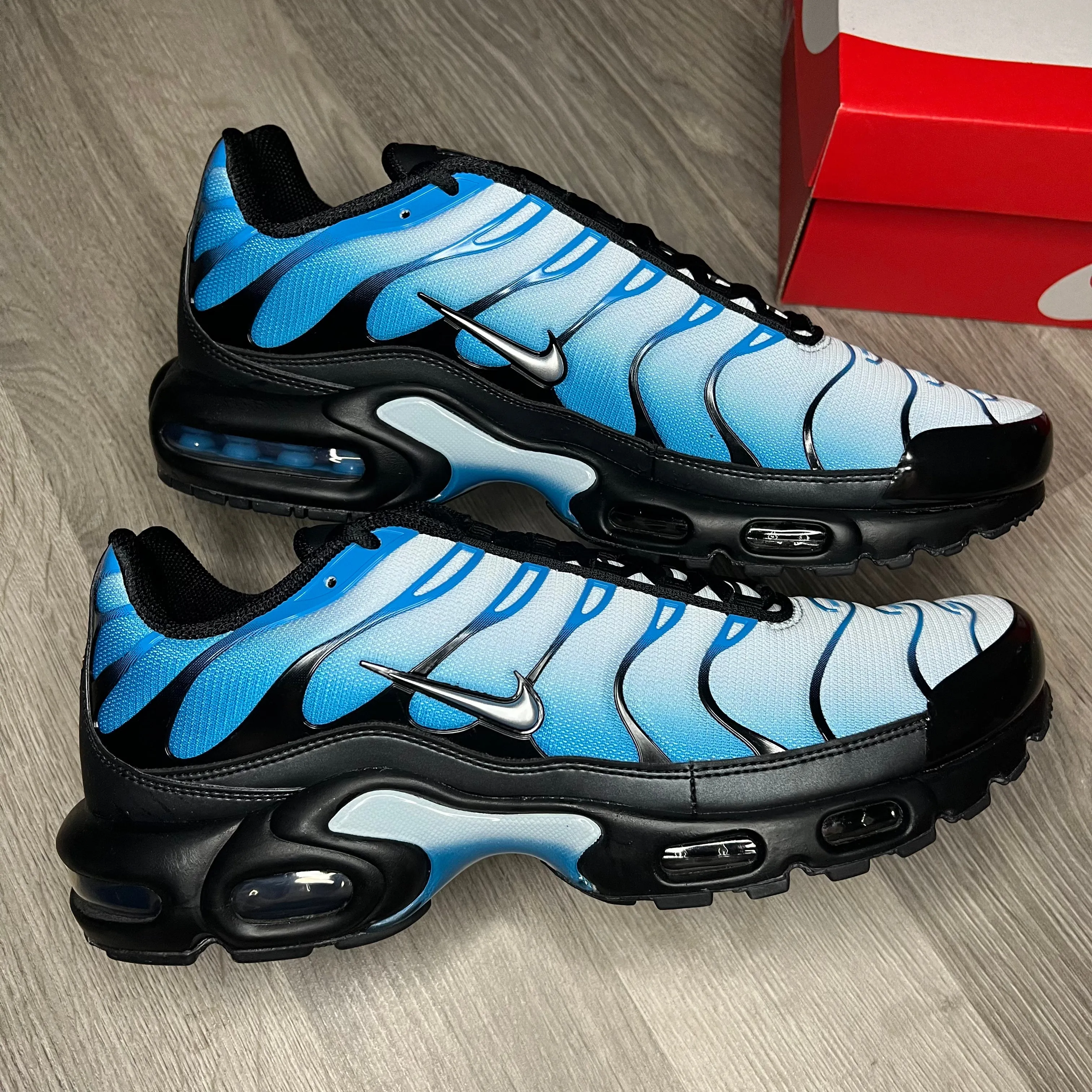 Nike Air Max Plus Black Blue Gradient