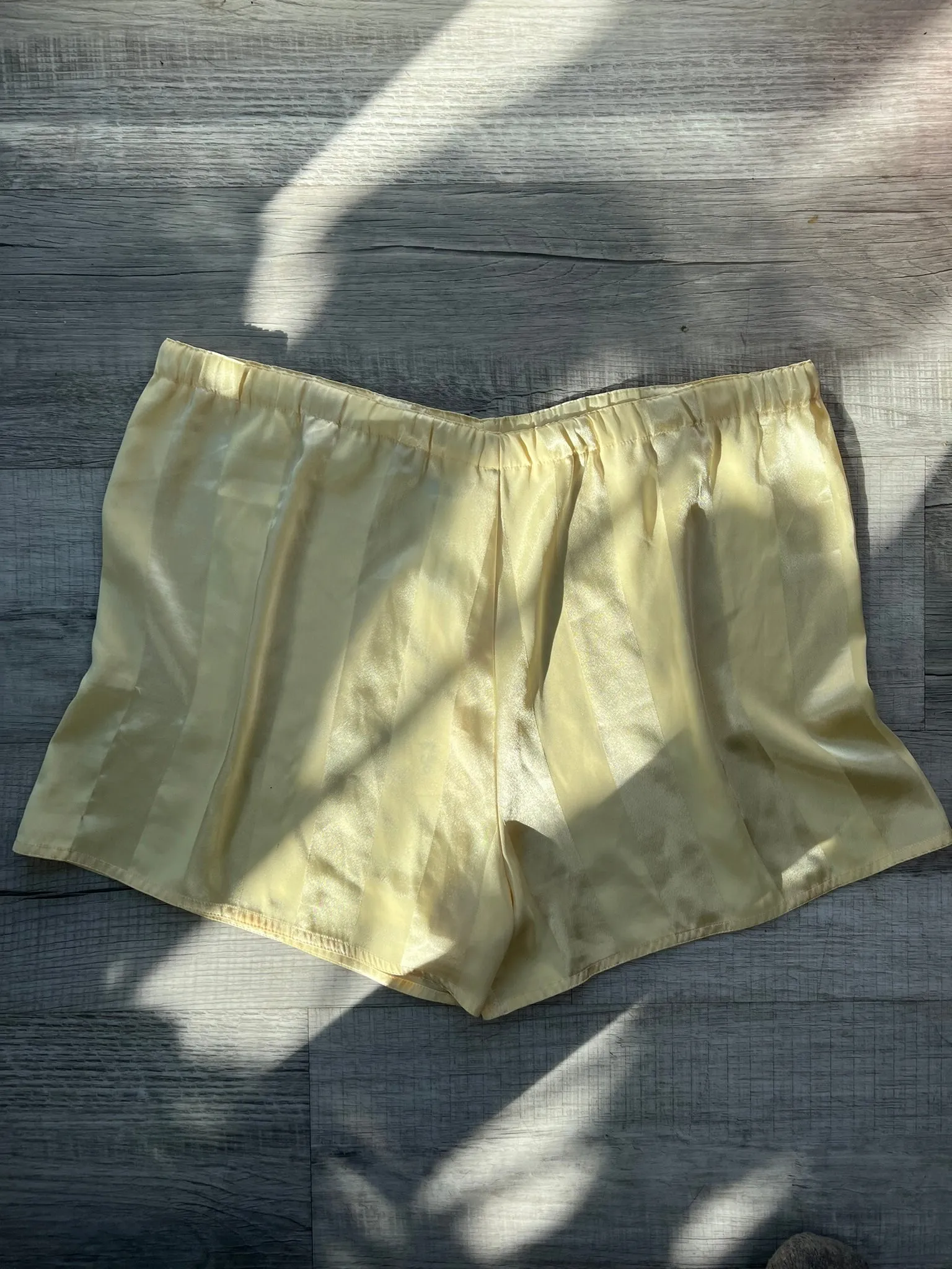 Silky Pale Yellow Pinstripe Sleep Shorts sz Medium