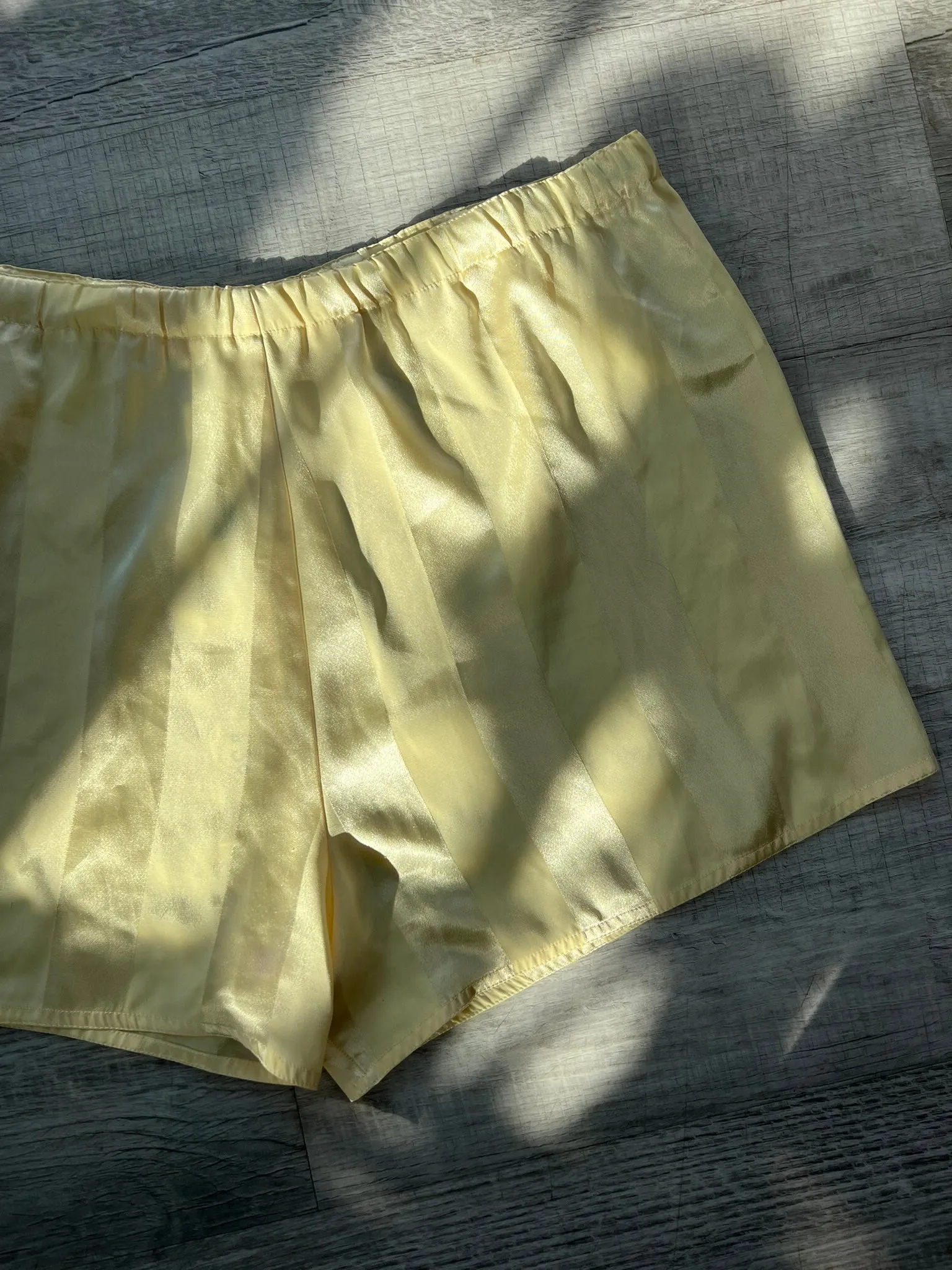 Silky Pale Yellow Pinstripe Sleep Shorts sz Medium