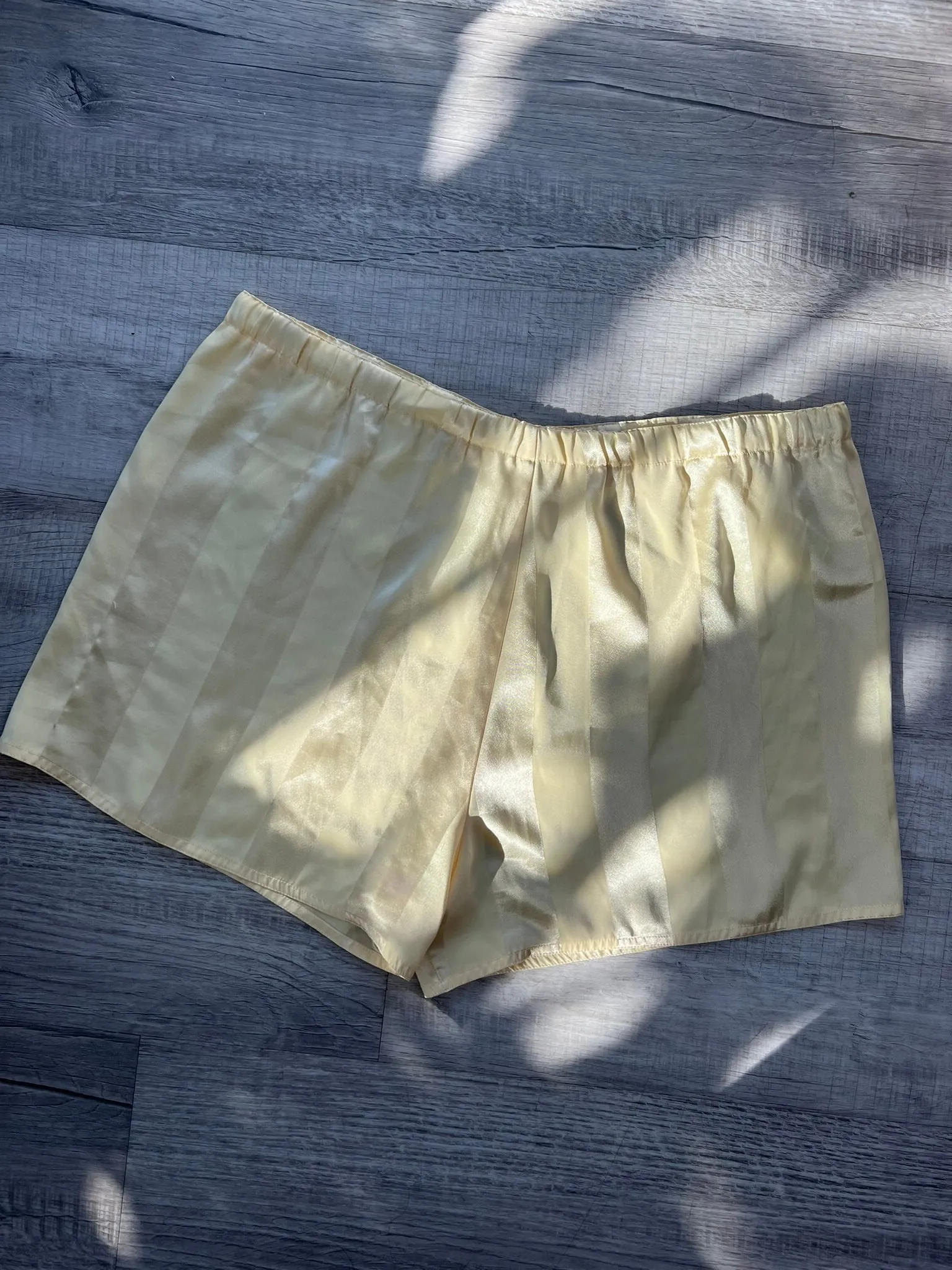 Silky Pale Yellow Pinstripe Sleep Shorts sz Medium