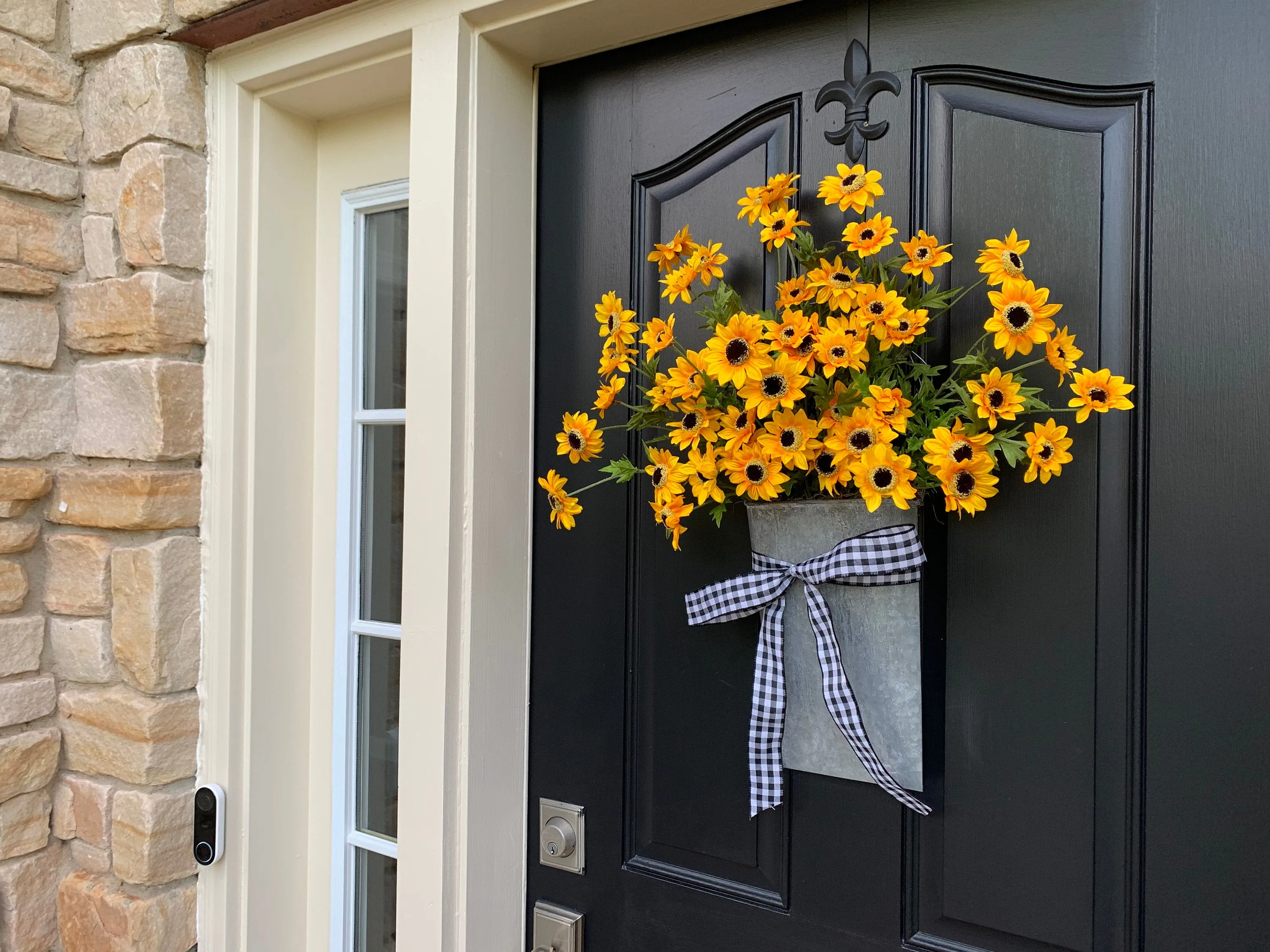 Yellow Black-Eyed Susan Bucket Wreath
